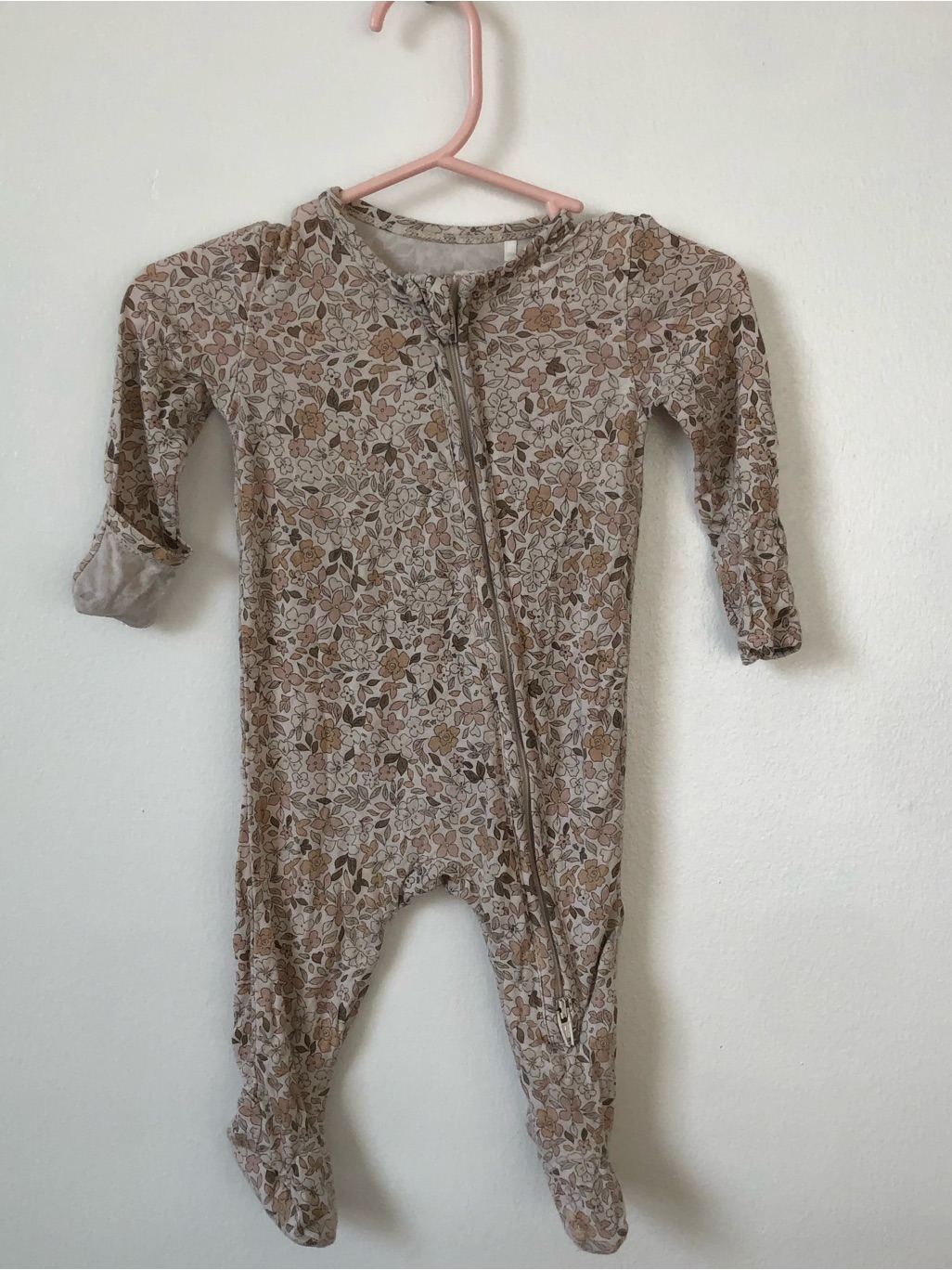 0-3 M Angel Dear Beige Floral Zip Front Footed Light Weight Summer Sleeper